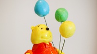 Winnie-the-Pooh & Ratu Elizabeth Rayakan Ulang Tahun Bersama