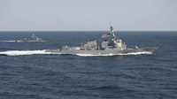 TNI Bantu Evakuasi Tabrakan Kapal Perang AS dan Kapal Tangki