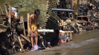 Keresahan Warga Bantaran Sungai Ciliwung Menunggu Penggusuran