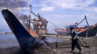 Lima Kapal Nelayan Asing Dibakar