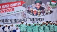 GP Ansor Cirebon Bagikan 444 Sarung di Hari Santri Nasional