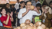 Kampanye Perdana, Anis Baswedan Blusukan ke Pasar Tebet