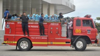 Dinas Pemadam Kebakaran Memodifikasi Mobil Jadi Tempat Wudhu