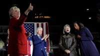 Jajak Pendapat : Clinton Sementara Unggul 