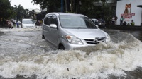 Senin Sore, Air Menggenangi Sejumlah Ruas Jalan Protokol Jakarta
