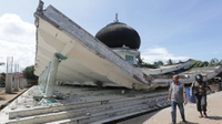 Jokowi Tinjau Masjid Rusak Akibat Gempa di Pidie Jaya