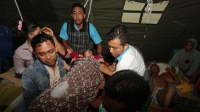 Jokowi Jenguk Korban Gempa di RS Lapangan Pidie Jaya