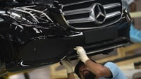 Daimler Produksi 10 Mobil Listrik di Pabrik Mercedes
