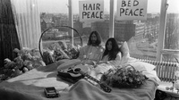Kenang Kematian John Lennon, Yoko Ono Minta AS Ubah UU Senjata
