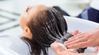 Cara Mencuci Rambut dan Tipe Sampo yang Harus Digunakan