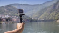 GoPro yang Sedang Menukik Tajam