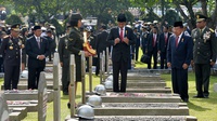 Presiden Jokowi Ziarah ke Kalibata Peringati Hari Pahlawan 