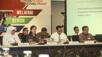 Mensos Salurkan Bantuan Pangan Nontunai Pertama di Surabaya