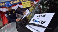 Sopir Taksi Online Menanggung Tua di Jalan tanpa Jaminan