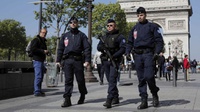 Polisi Perancis Diteror Pria Bersenjata Palu di Notre Dame