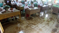 Sekolah di Padang Tunda Tes Kenaikan Kelas Akibat Banjir 