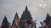 Bolehkah Menggelar Konser Dream Theater di Candi Prambanan?