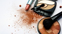 Beda Cara Hitung Masa Kedaluwarsa Produk Kecantikan Lipstik & Bedak