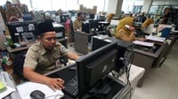 Harap-harap Cemas Menanti Kebijakan Gaji PNS dari Jokowi