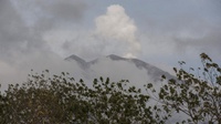 PVMBG: Hujan Jadi Pemicu Asap Putih di Puncak Gunung Agung