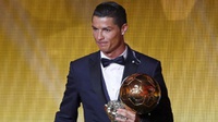 Cristiano Ronaldo Raih Gelar Ballon d'Or dan Imbangi Rekor Messi