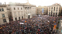 Massa Pro Kemerdekaan Catalunya Blokir Jalanan Serukan Mogok Umum