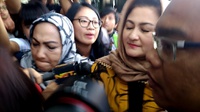 Istri Setya Novanto Bungkam Saat Penuhi Panggilan Pemeriksaan KPK 