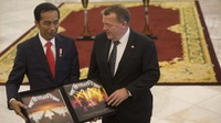Dikunjungi PM Denmark, Jokowi Diberi Album Metallica & Bahas Sampah