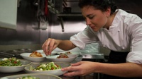 Urutan Tingkatan Chef dari Cook Helper Hingga Executive Chef