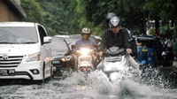 Genangan Air Membanjiri Ruas Jalan Jakarta