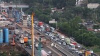 Petugas Masih Berlakukan Contraflow di Tol Jakarta-Cikampek