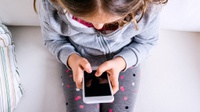 Cara Menenangkan Anak Rewel Tanpa Memberikan Gadget: Tips Para Ahli