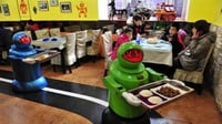 Pekerja Restoran Cepat Saji Terancam Tergusur oleh Robot