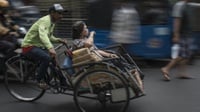Cerita Tukang Becak yang Belasan Tahun Bertahan di Jakarta
