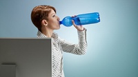 Tips Mencegah Dehidrasi Saat Puasa Menurut Ahli dan Tandanya