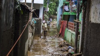 Warga Cicaheum Butuh Pasokan Air untuk Bersihkan Material Lumpur