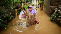 Pengungsi Banjir Jakarta Diminta Lindungi Privasi & Kesehatan Anak
