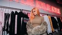 Kylie Jenner Tidak Menjual Lipstik, Melainkan Dirinya Sendiri