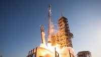 Falcon Heavy Roket Terkuat Milik SpaceX Sukses Diluncurkan Hari Ini