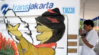 Bus Transjakarta Jadi Kanvas Lukisan Anak-anak Disabilitas