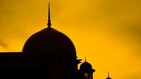 Dewan Masjid Indonesia Kutuk Perempuan Bawa Anjing Masuk Masjid