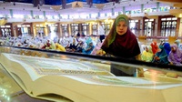 Alquran Raksasa di Jakarta Islamic Centre