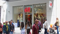 Nasib Buruh H&M Tak Secerah Produknya