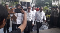 Diperiksa KPK, Menteri Yasonna Klaim Tidak Kenal Irvanto & Made Oka