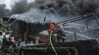 Polisi Periksa 13 ABK Terkait Kebakaran Kapal di Benoa