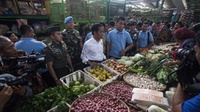 Blusukan ke Pasar Cihaurgeulis, Jokowi Bandingkan Harga Produk