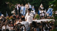 Massa Prabowo-Sandi Nyanyikan Halo-Halo Bandung di Gedung KPU 