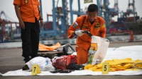 Tim Evakuasi Kelompokkan Barang Temuan Korban Lion Air JT-610