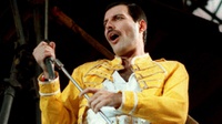 Freddie Mercury dan Gaya Busananya