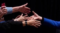 Politik Rasa Fandom: Fanatisme, Polarisasi, & Ancaman Demokrasi